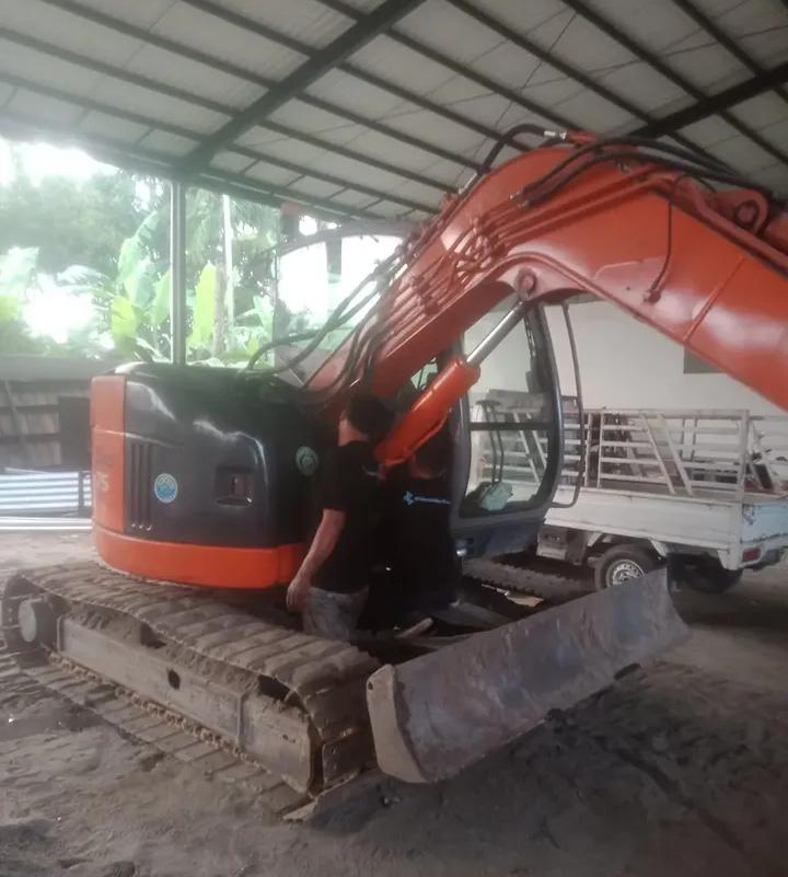 Perawatan alat berat - CV Bharata Nigar Persada